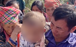 Điện Biên: Tìm thấy bé trai 3 tuổi đi lạc sau 19 giờ tìm kiếm