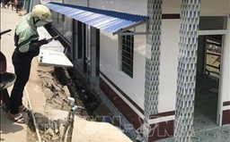 Bạc Liêu: Một ngôi nhà bị sụt xuống rạch Bà Hiên