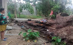 Gần 100 ngôi nhà tại Yên Bái hư hỏng, tốc mái do mưa lớn