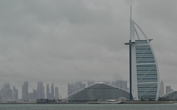 UAE lần thứ hai hứng chịu mưa lớn trong 1 tháng