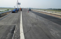 Nứt cao tốc dài nhất Việt Nam: Nhà thầu thi công phải chịu trách nhiệm