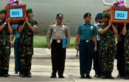 Máy bay AirAsia mất tích: 2 thi thể nạn nhân đầu tiên được đưa về đất liền