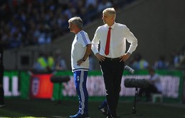 Mourinho "tố cáo" HLV Arsene Wenger không... bắt tay