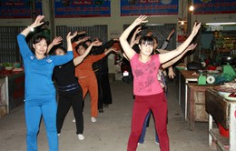Nhộn nhịp phong trào tập thể dục buổi sáng tại chợ Cẩm Thạch