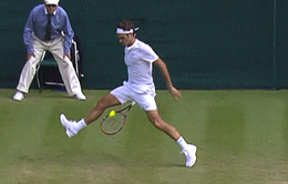 Tái hiện cú đánh bóng qua hai chân ngoạn mục, Federer vào vòng 3 Wimbledon
