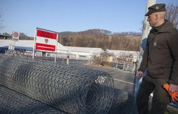 Áo dựng hàng rào tại biên giới với Slovenia
