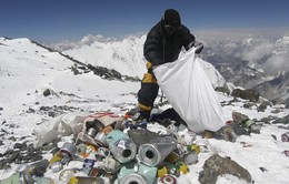 Quân đội Ấn Độ dọn rác trên đỉnh Everest