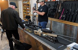 Số người đăng ký mua súng tại Mỹ tăng mạnh