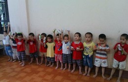 Xôn xao hình ảnh 12 cháu bé tại Quảng Ninh chưa tìm được cha mẹ