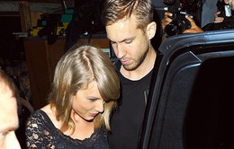 Taylor Swift “tình tứ” suốt đêm với “bạn trai tin đồn”
