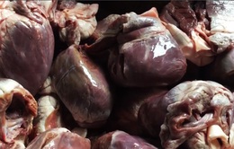 Hà Nội: Bắt giữ lượng lớn tim lợn mốc xanh ở chợ Phùng Khoang