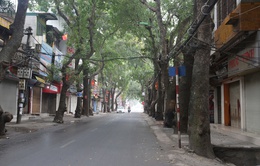 Đường phố Hà Nội vắng lặng trong sáng mùng 1 Tết