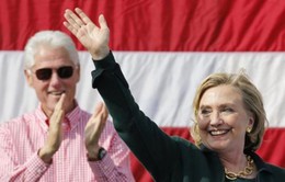 Cựu Tổng thống Bill Clinton hỗ trợ vợ tranh cử tại bang Iowa