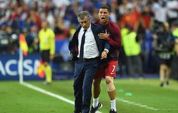 Phấn khích vì ở gần chức vô địch EURO, Ronaldo thử tài làm...HLV!