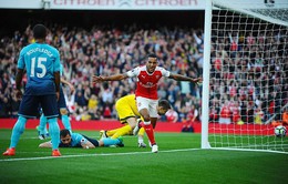 VIDEO, Arsenal 3-2 Swansea: Walcott lập cú đúp, Xhaka bị đuổi