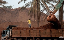 Malaysia cấm khai thác bauxite thêm 3 tháng