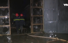 Hà Nội: Cháy lớn xưởng sản xuất ghế nệm trong đêm, thiệt hại khoảng 10 tỷ đồng