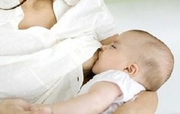 Giúp trẻ bị hở môi, vòm miệng bú mẹ sau sinh