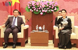 Chủ tịch Quốc hội tiếp Đoàn đại biểu cấp cao Lào