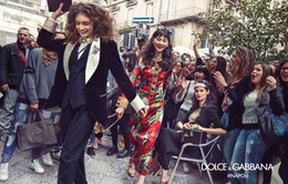 Dàn chân dài của Dolce & Gabbana gây náo động đường phố Italy