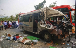 Xe khách đâm xe tải trên đèo Bảo Lộc, 6 người thương vong