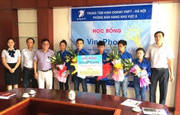 Sinh viên trường Cao đẳng Truyền hình nhận học bổng “Vinaphone - Đồng hành cùng tri thức Việt”