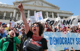 Mỹ bắt giữ 400 người biểu tình gần tòa nhà Quốc hội