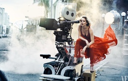 Jennifer Lawrence khoe thân hình hoàn hảo trên Vanity Fair
