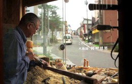 Cận cảnh quá trình chế tác búp bê Kokeshi Nhật Bản