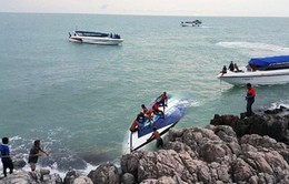 Lật tàu du lịch ở Thái Lan, 2 người thiệt mạng