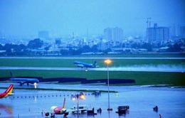 Gần 40 chuyến bay không thể đáp xuống Tân Sơn Nhất vì mưa lớn