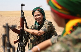 Những bóng hồng người Kurd khoác áo lính chống IS