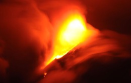 Núi lửa phun trào tại Indonesia và Guatemala
