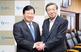 Phó Thủ tướng Trịnh Đình Dũng tiếp Bộ trưởng Bộ Kinh Tế, Thương mại và công nghiệp Nhật Bản