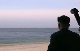 Nhà lãnh đạo Triều Tiên Kim Jong-un thị sát tập trận