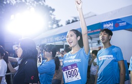 Á hậu Thúy Vân thi chạy cùng Tăng Thanh Hà và Phillip Nguyễn