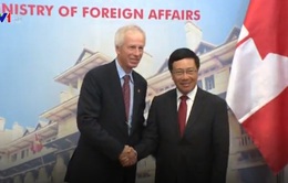 Phó Thủ tướng Phạm Bình Minh tiếp Bộ trưởng Ngoại giao Canada