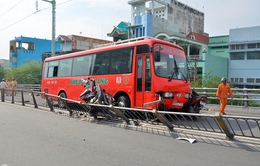 Sóc Trăng: Xe khách Phương Trang đâm trực diện xe máy, 1 người nguy kịch