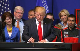 Tổng thống Trump ký sắc lệnh "Mua hàng Mỹ, thuê người Mỹ"