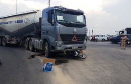 Quảng Nam: Va chạm với xe đầu kéo, 2 người tử vong tại chỗ