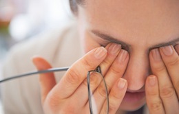 Cách phòng tránh và điều trị bệnh khô mắt khi trời hanh khô