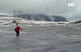 Italy dừng hoạt động trượt tuyết trên dãy Alps do nắng nóng