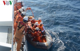 Cứu nạn 3 thuyền viên bị ngạt khí gas trên biển