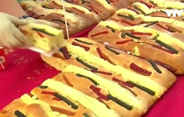 Hàng nghìn người Mexico tụ tập thưởng thức bánh Vua khổng lồ