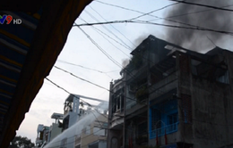 TP.HCM: Cháy lớn tại cửa hàng phụ tùng xe máy, cả khu phố náo loạn