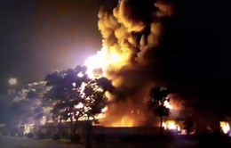 Cháy lớn ở Khu công nghiệp Nội Bài, hàng trăm xe cháy rụi