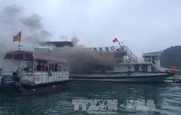 Yêu cầu điều tra vụ cháy tàu du lịch trên vịnh Hạ Long