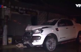 Hà Tĩnh: Xe ô tô bán tải đâm nhà dân
