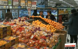 Người tiêu dùng Hàn Quốc “chóng mặt” vì hàng hóa tăng giá trước Tết