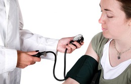 Tăng huyết áp và công việc cường độ cao gây nguy cơ bệnh tim ở phụ nữ